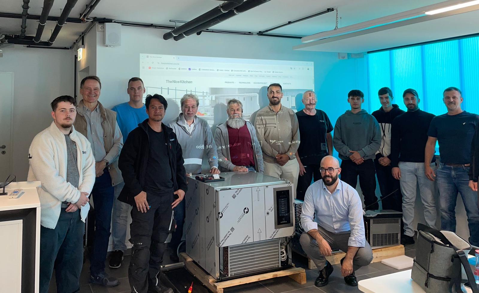 Marco Blasi – Coldline Technical Support Manager – erklärt Kältetechnik vor Ort