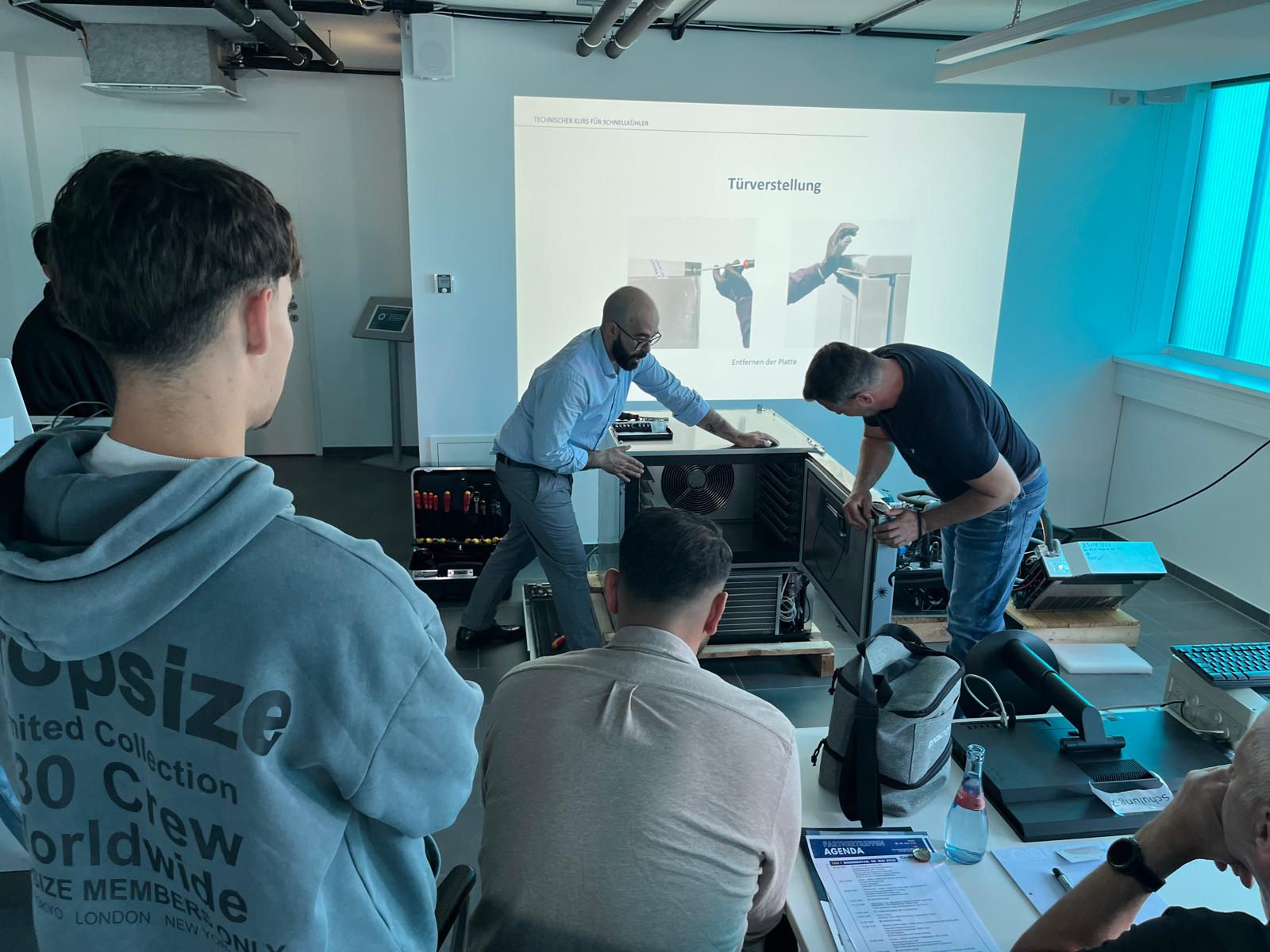 Praxis-Schulung Coldline Kühlmöbel – Wartung und Fehleranalyse