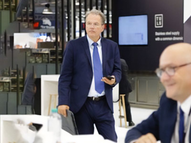 Erroll Guelsen Kontakt auf der Messe HOST 2023